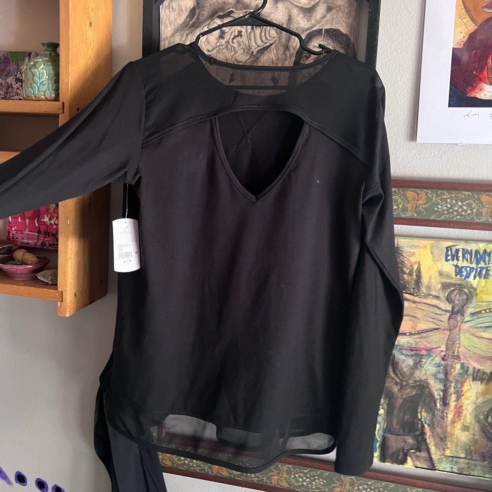 LOT OF 6- workout gym clothes medium/large - Picture 4 of 12